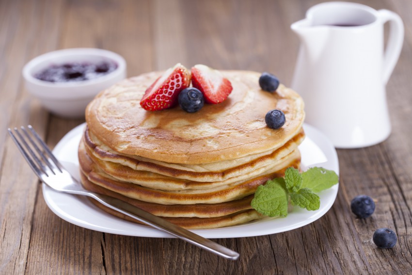 Pancakes hyperprotéinés aux pépites de chocolat - Ligne & Protéines