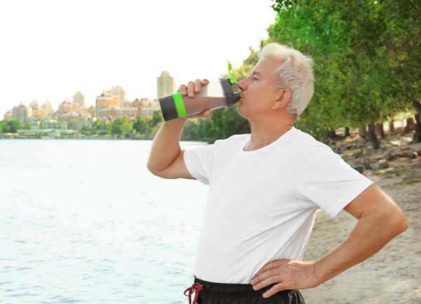 boisson hyperprotéinée pour personnes âgées