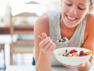 Manger en pleine conscience : une clé pour garder la ligne durablement